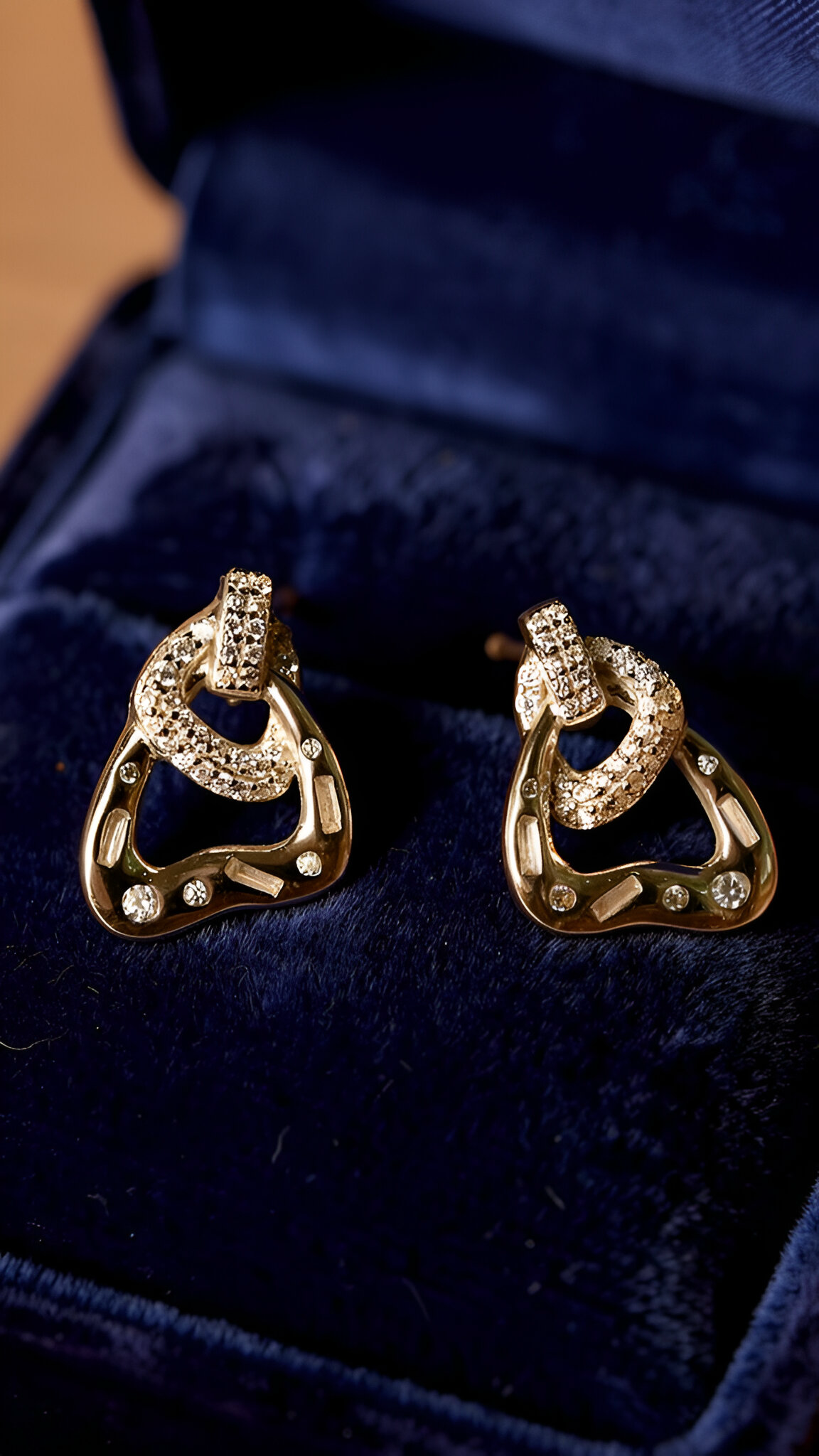 Diamond edge pendant